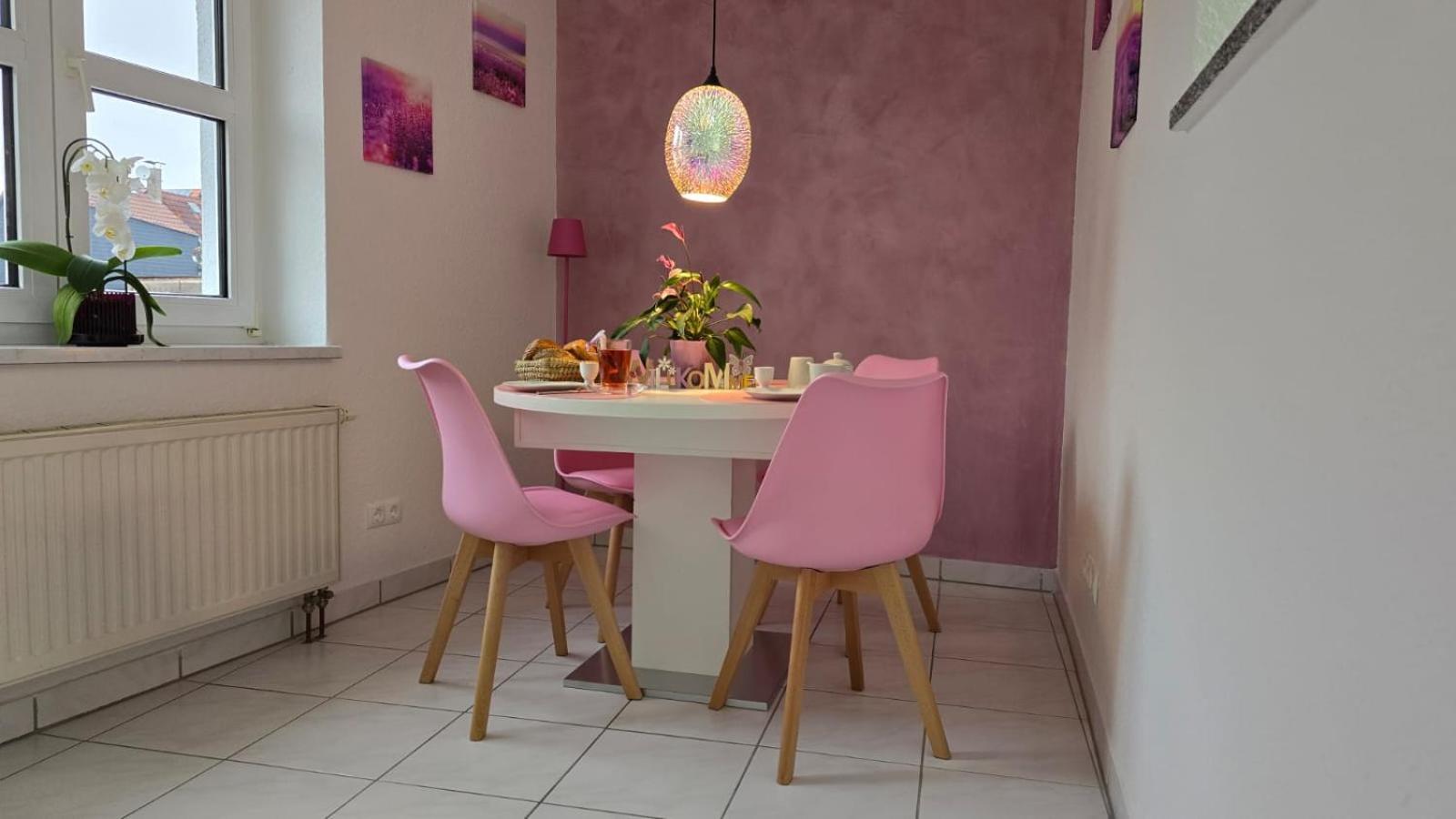 Happy Homes Pink - Up To 5 - Kueche - W-Lan - Netflix - Honig - Badewanne Nidda Экстерьер фото